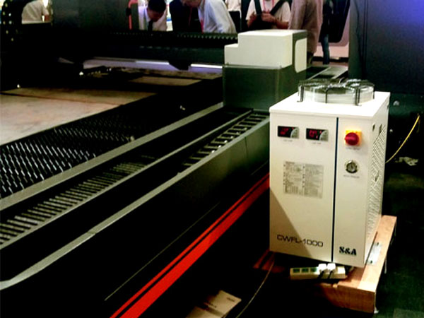 Охладитель CWFL-1000 воды S&A для охлаждая автомата для резки лазера высокой точности