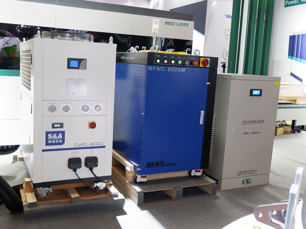 S&A промышленный охладитель CWFL-6000 для охлаждать максимальный лазер волокна наивысшей мощности 6000W