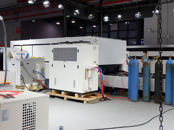 Охладитель CWFL-6000 воды S&A предусматривает точный контроль температуры для лазера волокна Raycus 6KW