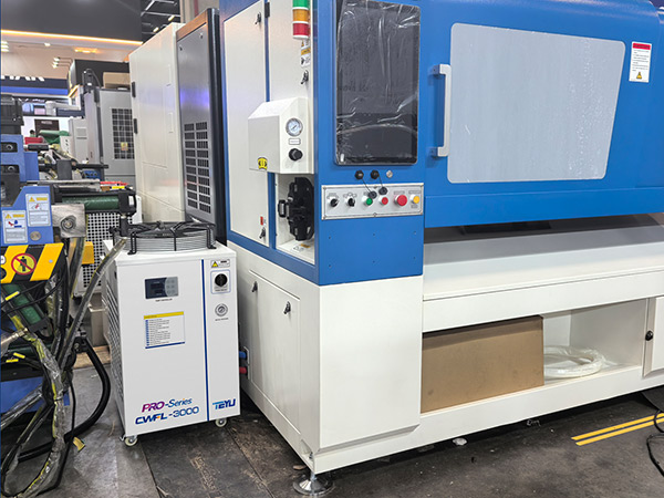 Промышленный чиллер CWFL-3000 для волоконной лазерной резки, сварки и 3D-печати мощностью 3000 Вт Промышленный чиллер CWFL-3000 для волоконной лазерной резки, сварки и 3D-печати мощностью 3000 Вт