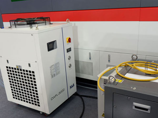 Охладитель CWFL-3000 воды S&A Охлаженный воздухом промышленный для охлаждать лазер волокна 3000W